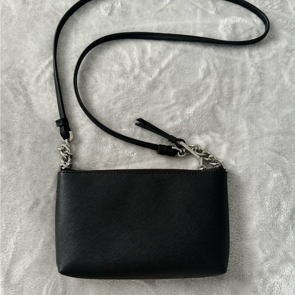 Calvin Klein Elegant Black Crossbody Bag - Picture 4 of 5